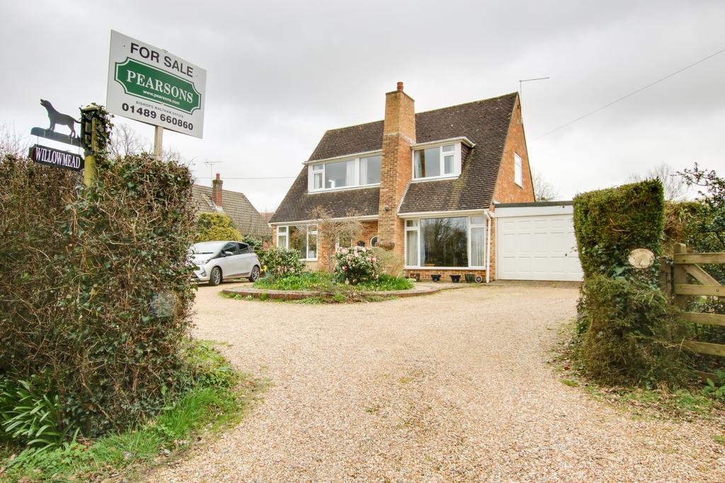 LOWER CHASE ROAD, SWANMORE 4 bed detached house for sale £650,000