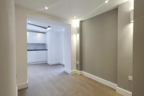 Studio to rent, Swinton Street, London WC1X