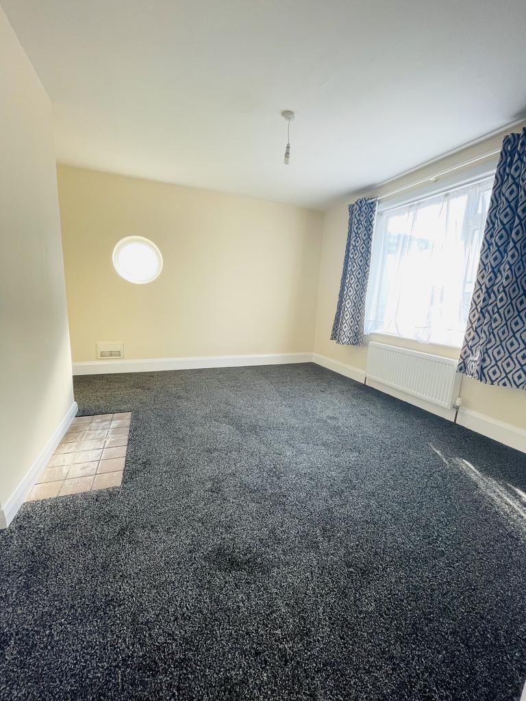 Church Road, Tiptree CO5 3 bed detached bungalow £1,250 pcm (£288 pw)