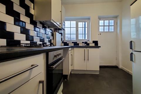 2 bedroom flat to rent, Carshalton Road, Carshalton SM5
