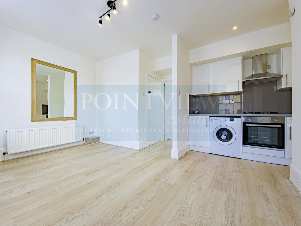 Deptford High Street, London SE8 1 bed flat to rent £1,350 pcm (£312 pw)