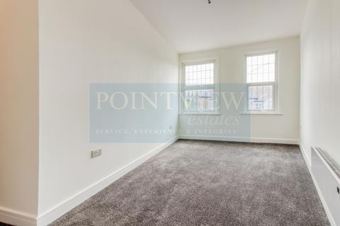 1 bedroom in a flat share to rent, West Road, Westcliff-On-Sea SS0
