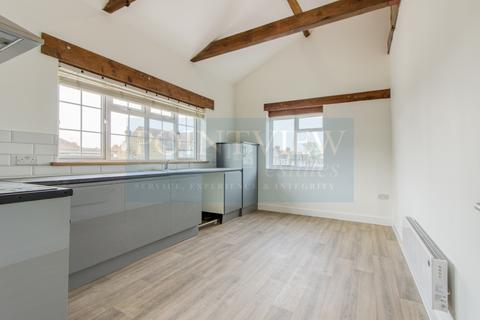 1 bedroom in a flat share to rent, West Road, Westcliff-On-Sea SS0