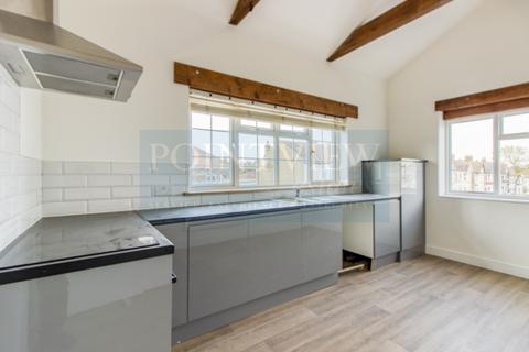 1 bedroom in a flat share to rent, West Road, Westcliff-On-Sea SS0