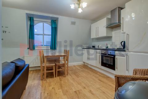 2 bedroom flat to rent, Green Lanes, London N16