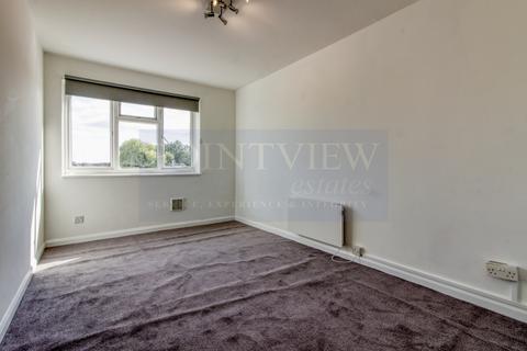 2 bedroom flat to rent, Southend Road, Wickford SS11