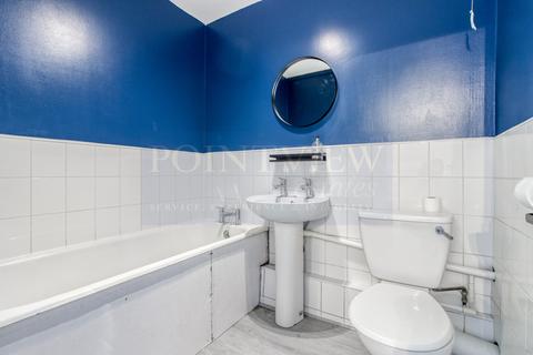 2 bedroom flat to rent, Southend Road, Wickford SS11