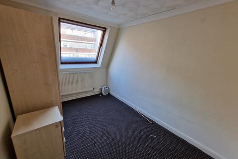 2 bedroom flat to rent, Herbert Road, London SE18