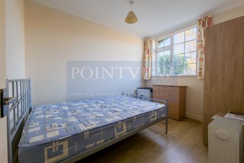 undefined, Wood End Green Road, Hayes UB3