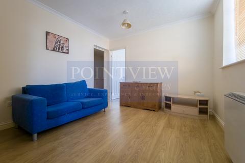undefined, Wood End Green Road, Hayes UB3