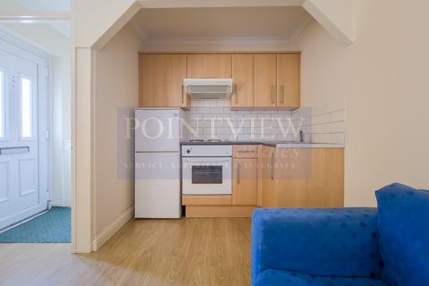 undefined, Wood End Green Road, Hayes UB3