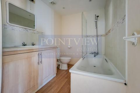 undefined, Wood End Green Road, Hayes UB3