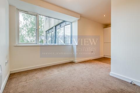 1 bedroom flat to rent - St. Edwards Way, Romford RM1