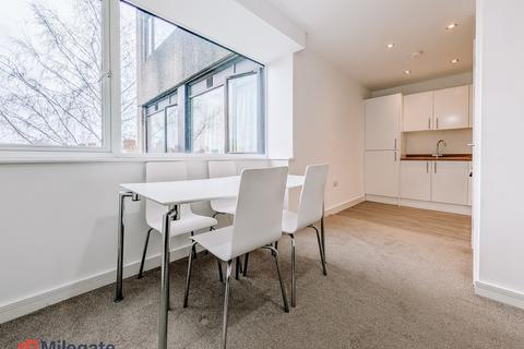1 bedroom flat to rent, St. Edwards Way, Romford RM1