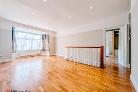 3 bedroom flat to rent, Ashbourne Avenue, London NW11
