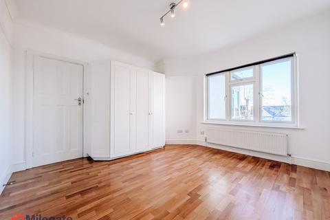 3 bedroom flat to rent, Ashbourne Avenue, London NW11