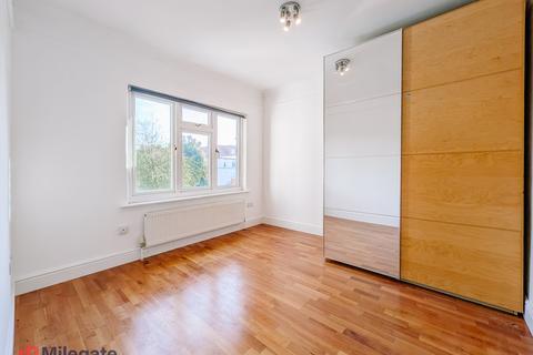 3 bedroom flat to rent, Ashbourne Avenue, London NW11
