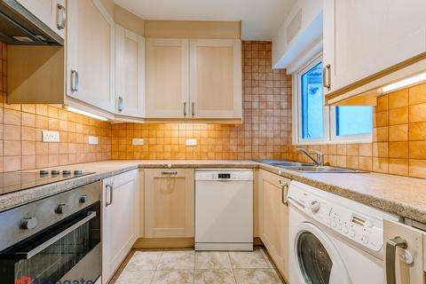 3 bedroom flat to rent, Ashbourne Avenue, London NW11