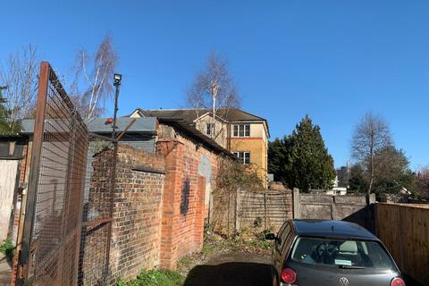 undefined, Avon Path, South Croydon CR2
