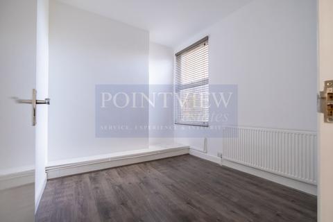 2 bedroom flat to rent, Lea Bridge Road, London E10