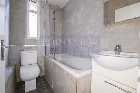 undefined, Lea Bridge Road, London E10