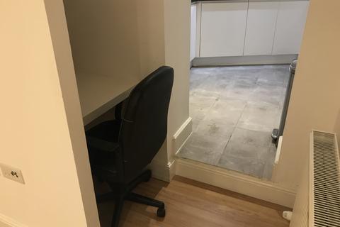 Studio to rent, Swinton Street, London WC1X