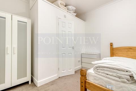 1 bedroom in a house share to rent, Southview Drive, Westcliff-On-Sea SS0