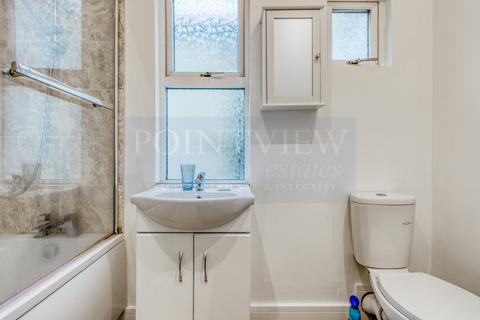 1 bedroom in a house share to rent, Southview Drive, Westcliff-On-Sea SS0