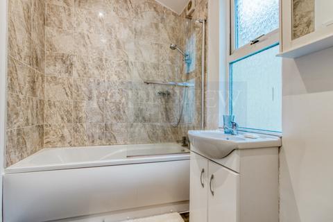 1 bedroom in a house share to rent, Southview Drive, Westcliff-On-Sea SS0