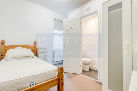 1 bedroom in a house share to rent - Southview Drive, Westcliff-On-Sea SS0
