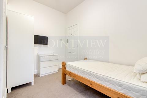 1 bedroom in a house share to rent - Southview Drive, Westcliff-On-Sea SS0