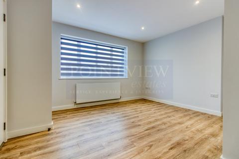 2 bedroom flat to rent, Long Lane, Uxbridge UB10