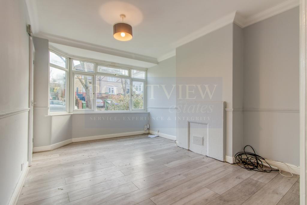 Mount Culver Avenue, Sidcup DA14 2 bed house £1,400 pcm (£323 pw)