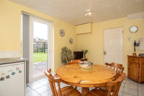 16 Burcot Avenue, Bromsgrove, B60 1AG