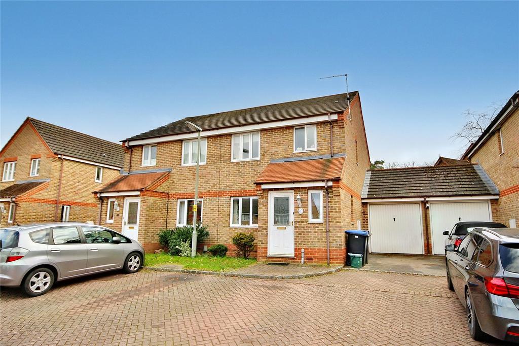 Little Riding, Woking, Surrey, GU22 3 bed semi-detached house for sale ...