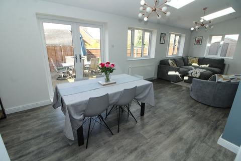 3 bedroom semi-detached house for sale - Tickford Street, Newport Pagnell