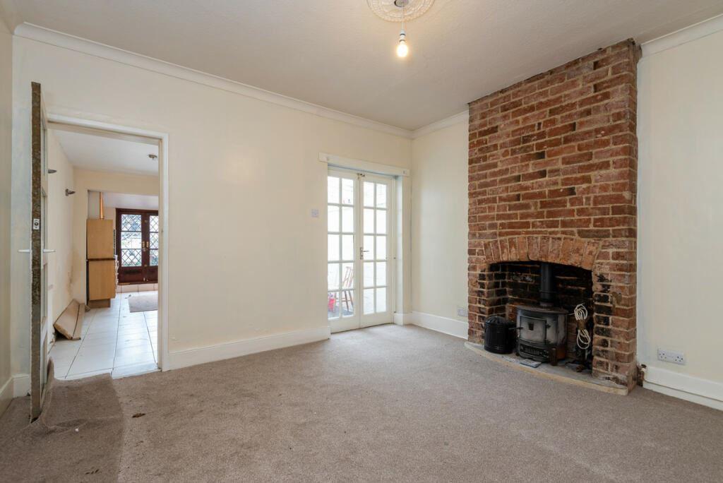 Stratton Road, Gloucester... 2 bed semidetached house £140,000