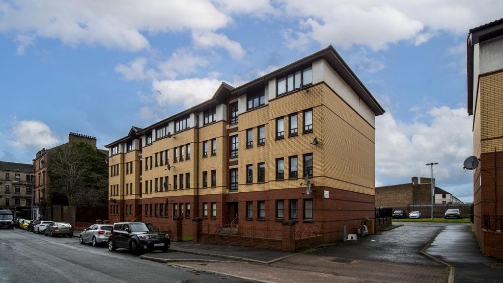 Kenmore Street, Shettleston 2 bed flat £750 pcm (£173 pw)