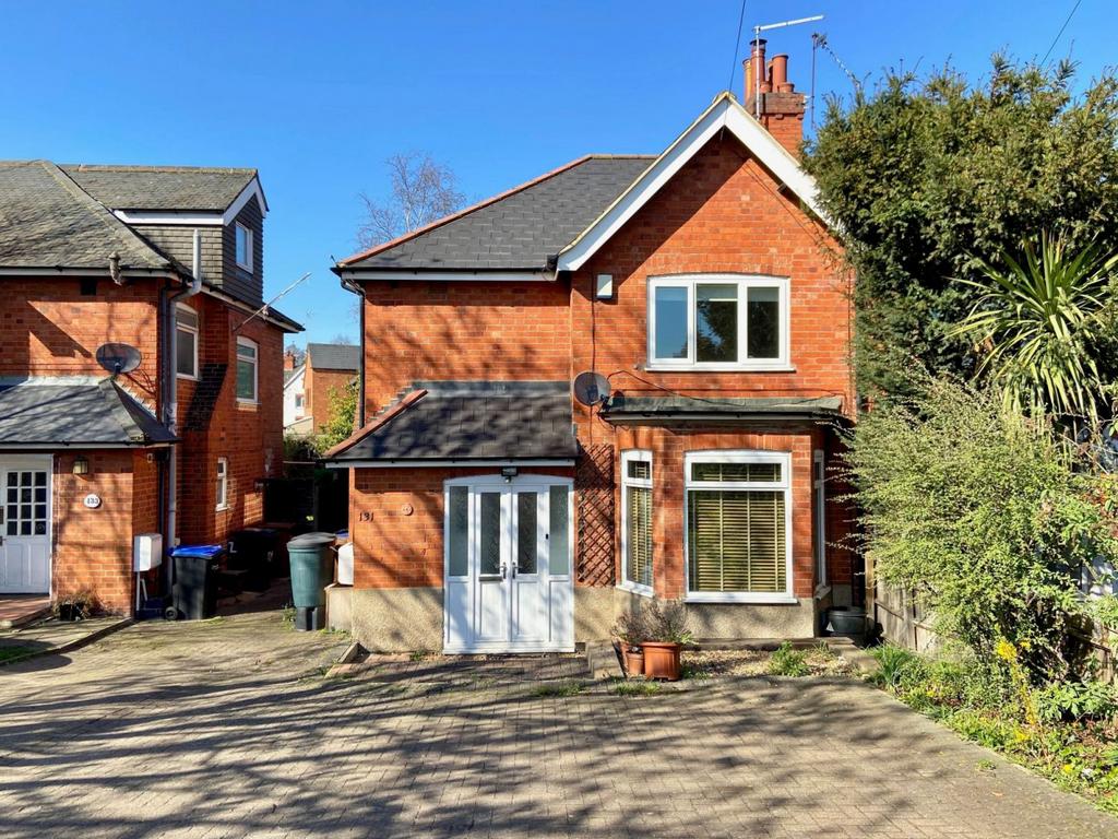 Weedon Road, St James, Northampton NN5 5BS 3 bed semidetached house