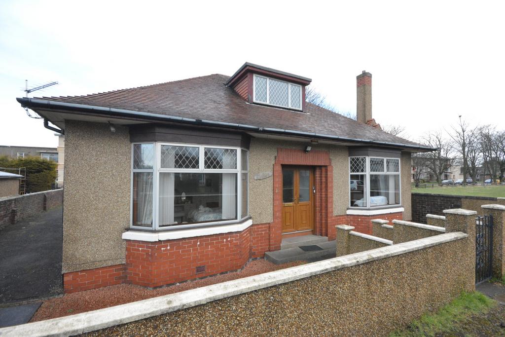 Beancross Road, Grangemouth, Stirlingshire, FK3 8YN 3 bed detached