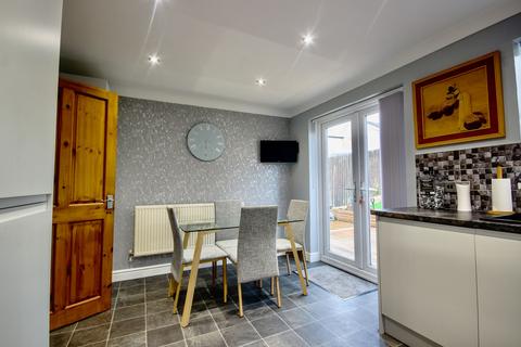 21 Cae Collen, Blackwood, NP12 1FF