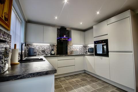 21 Cae Collen, Blackwood, NP12 1FF