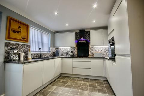 21 Cae Collen, Blackwood, NP12 1FF