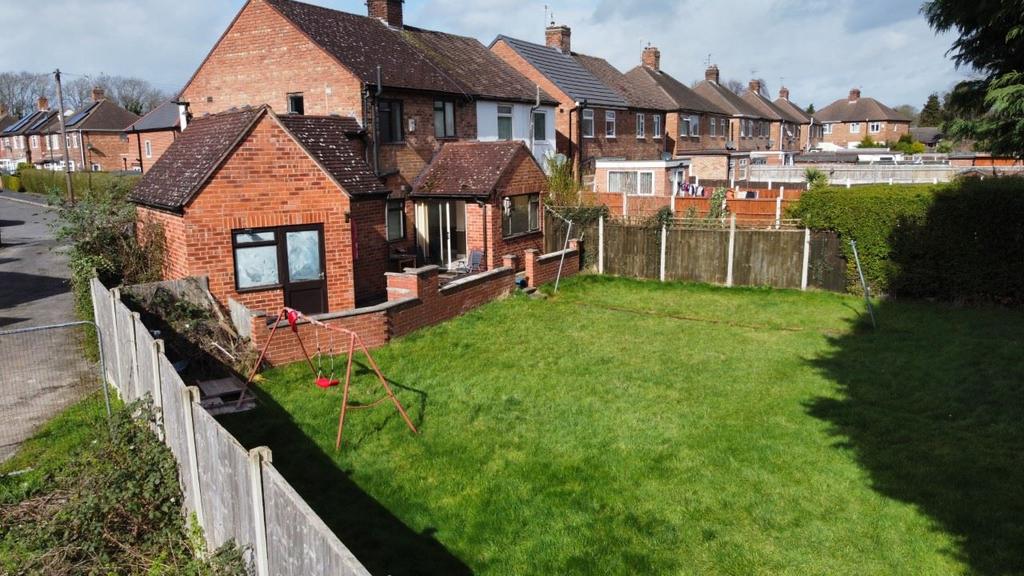 Elstree Drive, Nottingham... 3 bed semidetached house £160,000