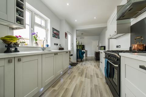 3 bedroom semi-detached house for sale - Hilden Park Road, Hildenborough, TN11
