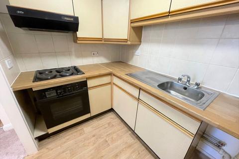 2 bedroom apartment to rent - 54a Pittman Gardens, Ilford