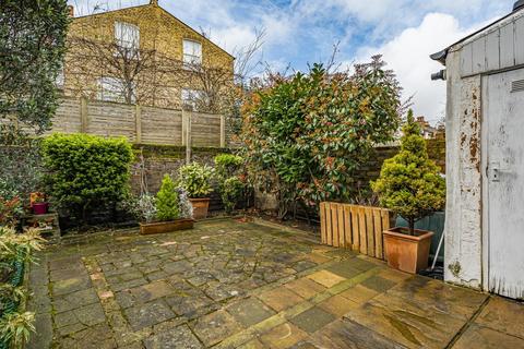 4 bedroom terraced house for sale - Elspeth Road, Clapham