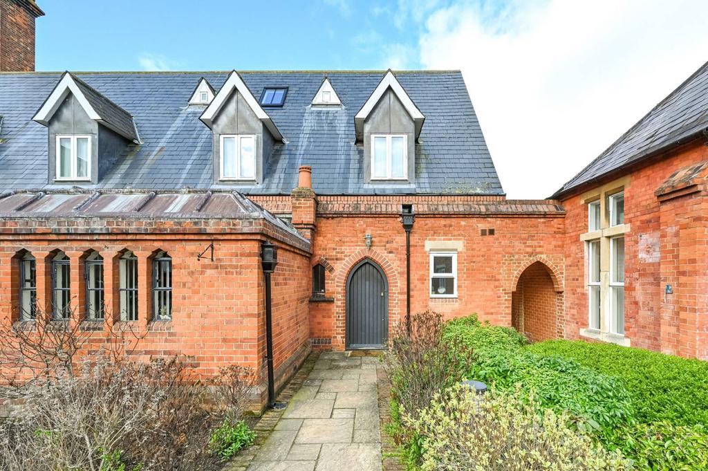 Hatch Lane, Windsor, SL4 2 bed flat £1,500 pcm (£346 pw)