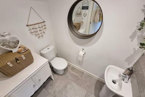 16 Bective Close, Northampton, NN2 7FE