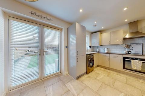 16 Bective Close, Northampton, NN2 7FE